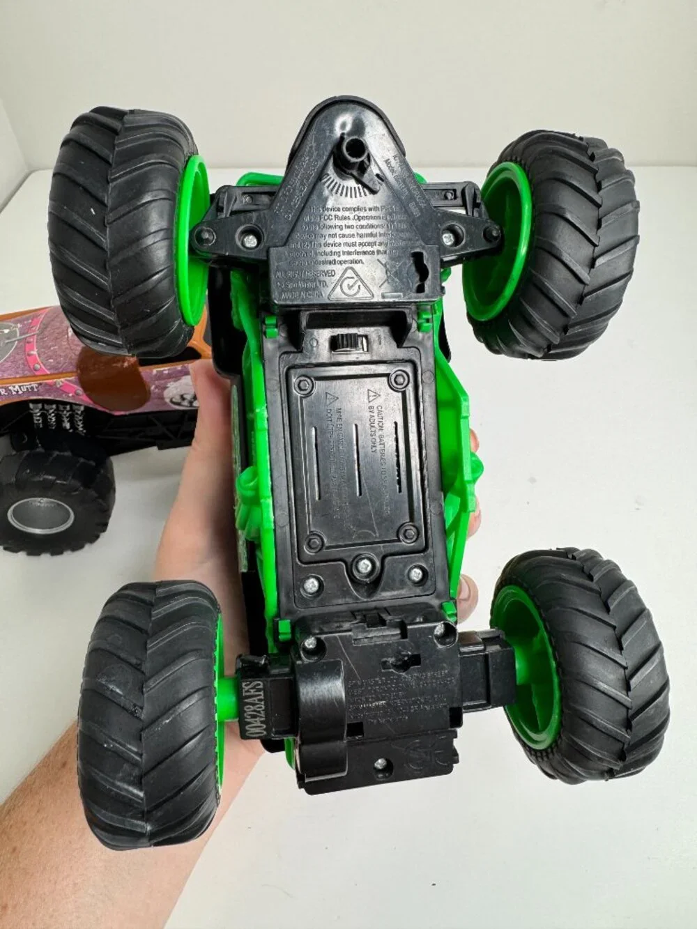 Monster Jam Monster Truck Toys Monster Mutt Grave Digger 1:24 Scale Plastic. The